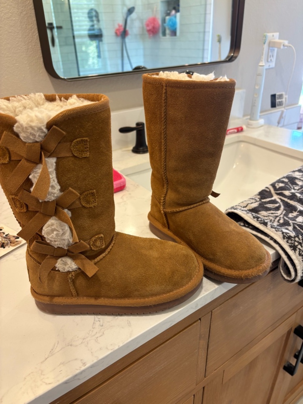 Koolaburra Girls Chestnut Brown Suede Bow Back Winter Boots